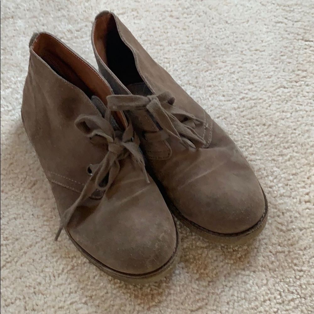 Tan suede chukka boot